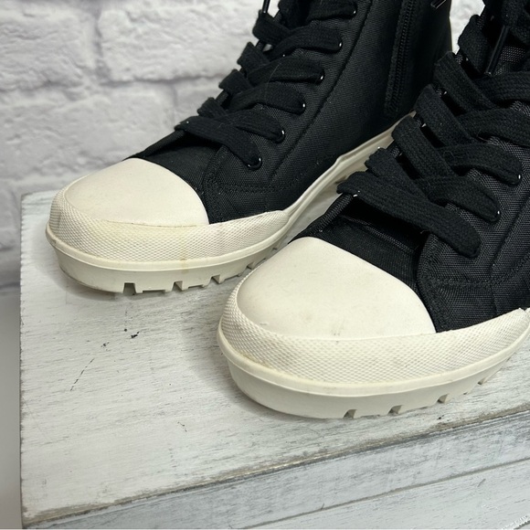 DKNY Womens Pandie Platform Lug Sole Booties - Picture 9 of 16